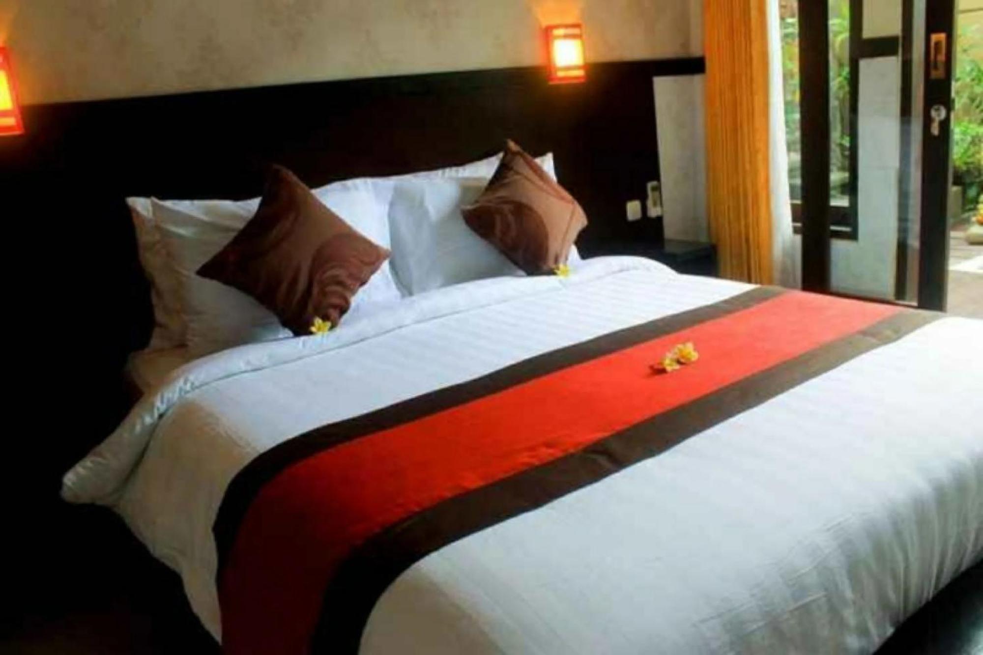 Antara Sunset Road Hotel Legian  Exterior photo